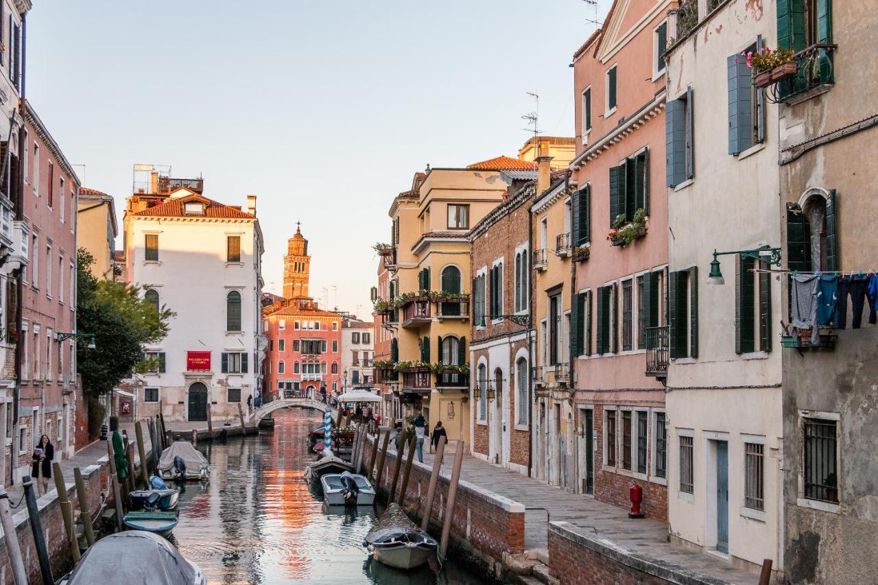 Red House Close To @accademia Bridge Apartamento Venecia
