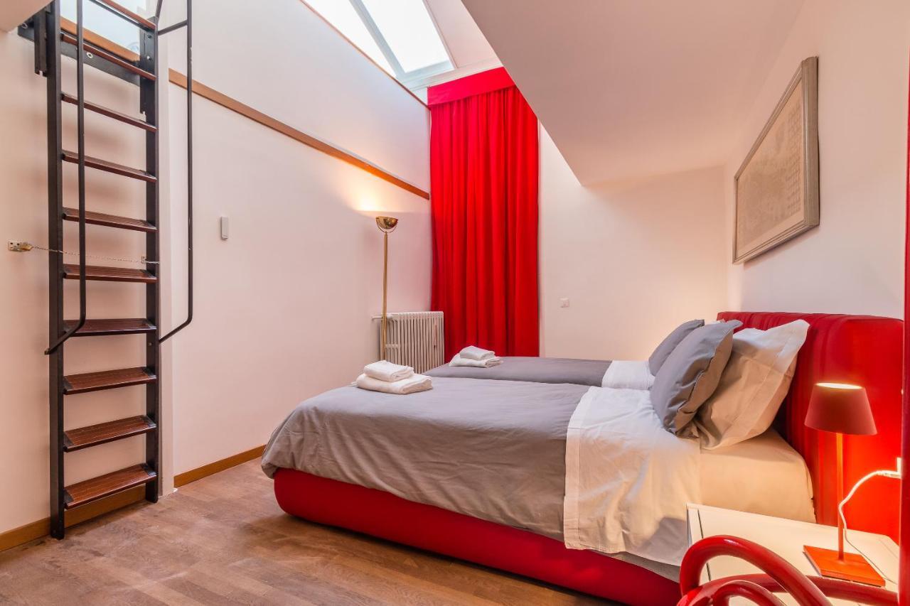 Red House Close To @accademia Bridge Venecia